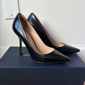 Sergio Rossi  Excellent Condition  Pointed Toe Stiletto Heel size 37